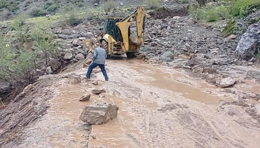 Batman’da sel ve heyelan köy yollarını ulaşıma kapattı