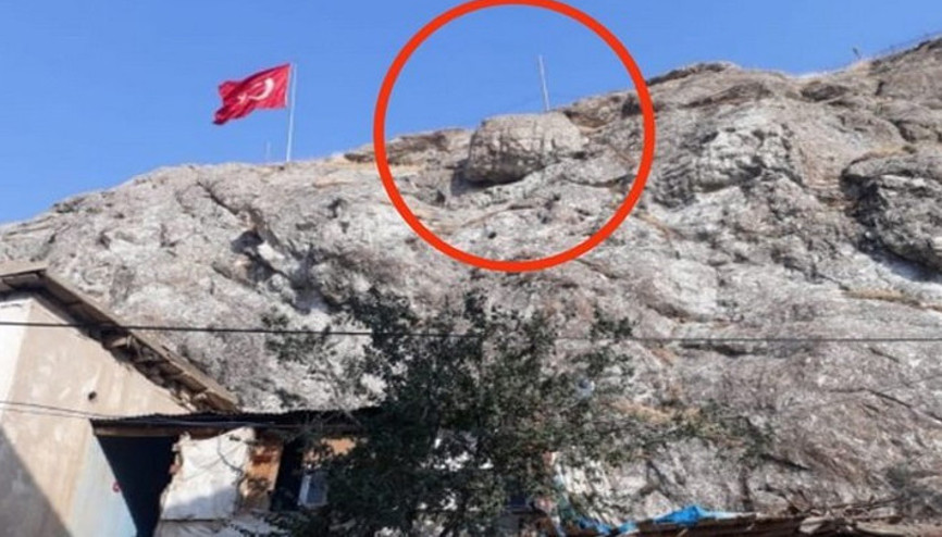 Hakkaride üzerine kaya düşen evde canlarını zor kurtardılar