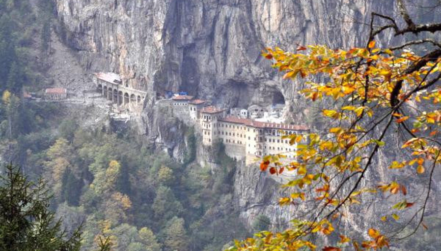 360 tonluk kaya sabitlendi, Sümela Manastırı ziyarete açılıyor