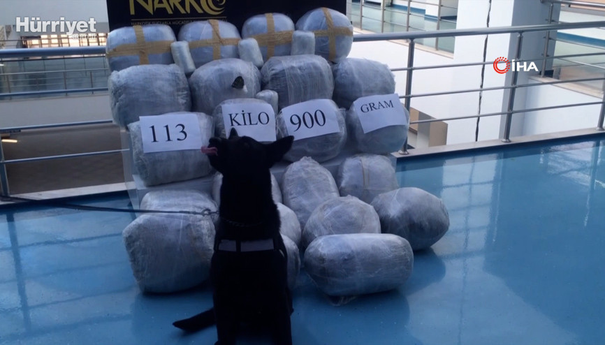 Sebze meyve taşıdıklarını söyledikleri kamyonette 113 kilo esrar ele geçirildi