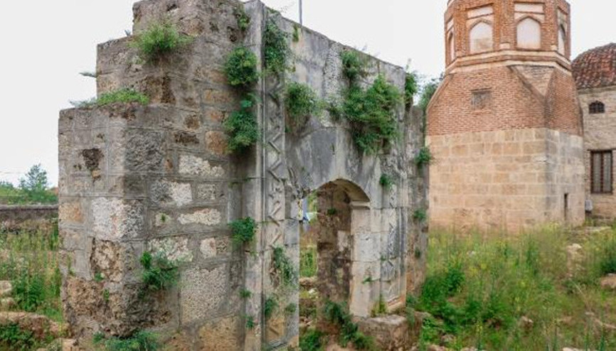 Her yıl binlerce turist ziyaret ediyordu Bakımsızlıktan neredeyse gözükmüyor