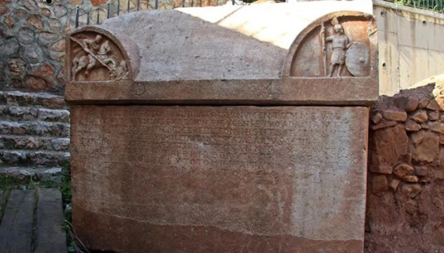 Anadoluda ilk defa imparatorun koruyucusu unvanını taşıyan lahit keşfedildi