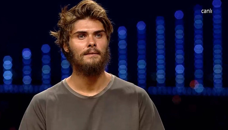 Barış Murat Yağcının üvey babası Erhan Ernak kimdir Survivor All Star yarışmacısı Barış Murat Yağcı’nın babası hakkında bilgiler