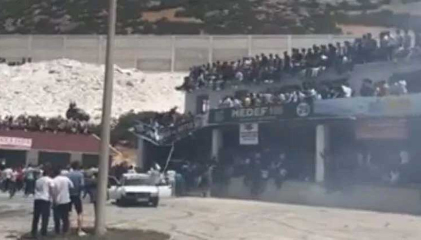 Antalyada festivalde faciadan dönüldü Seyircileri taşıyamayan balkon çöktü