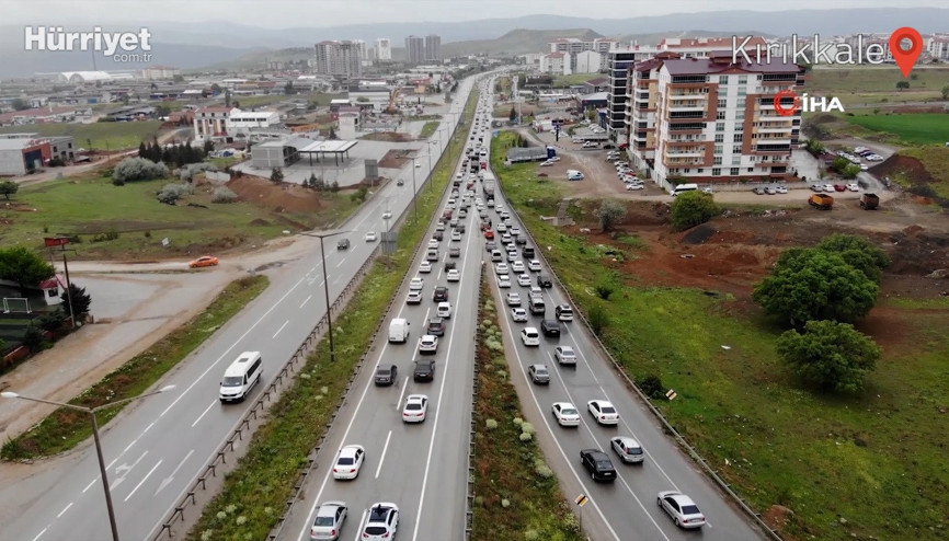 43 ilin geçiş güzergahında trafik durma noktasına geldi 43 ilin geçiş güzergahında trafik durma noktasına geldi