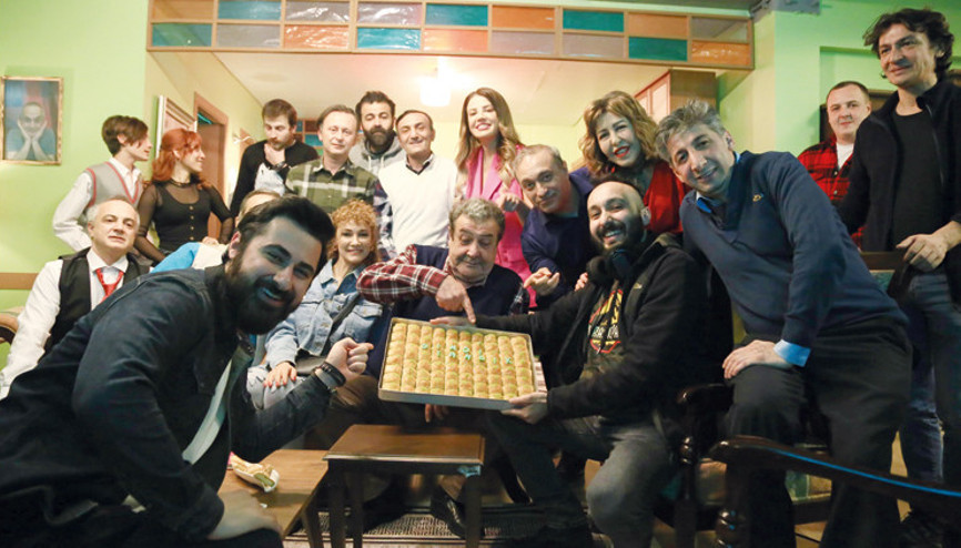 10 tepsi baklavayla son gün kutlaması