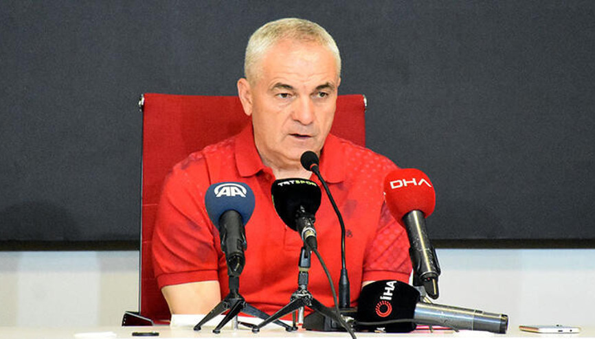 Demir Grup Sivasspor teknik direktörü Rıza Çalımbay: Takımımız desteği hak ediyor