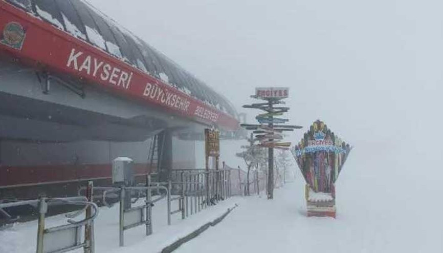Erciyeste mayıs karı: Kayak merkezi beyaza büründü