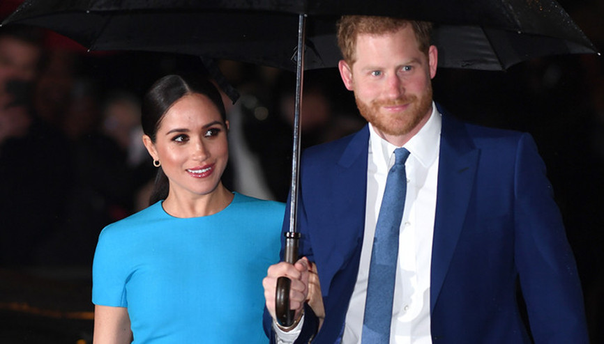 Çocuklarını da alıp İngiltereye gidiyorlar: Ama balkona çıkmaları yasak