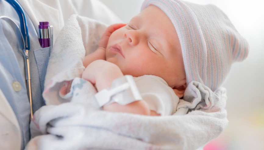 Yeni doğan bebek nasıl uyandırılır Yeni doğan bebek uyandırma yöntemi