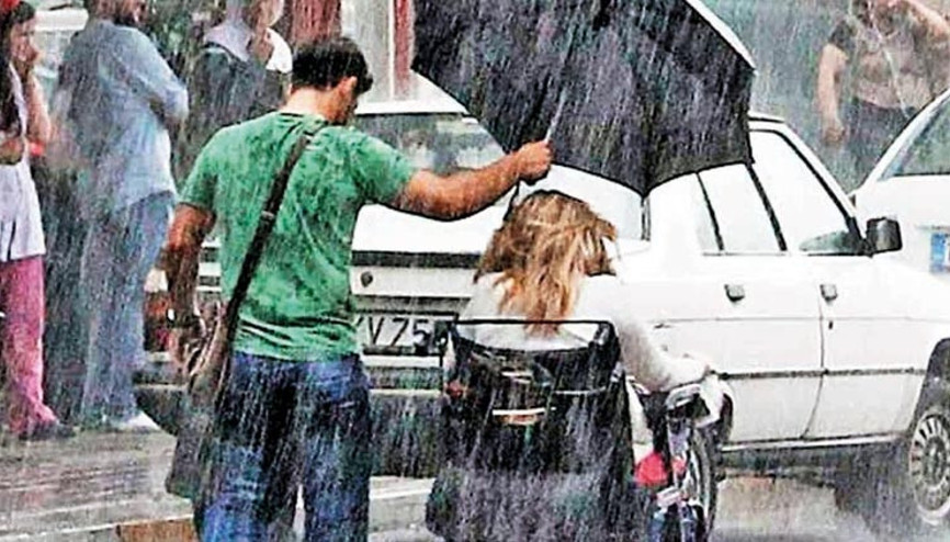 Bodyguard filmi gibi: AK Partili eski vekil korumasıyla evleniyor