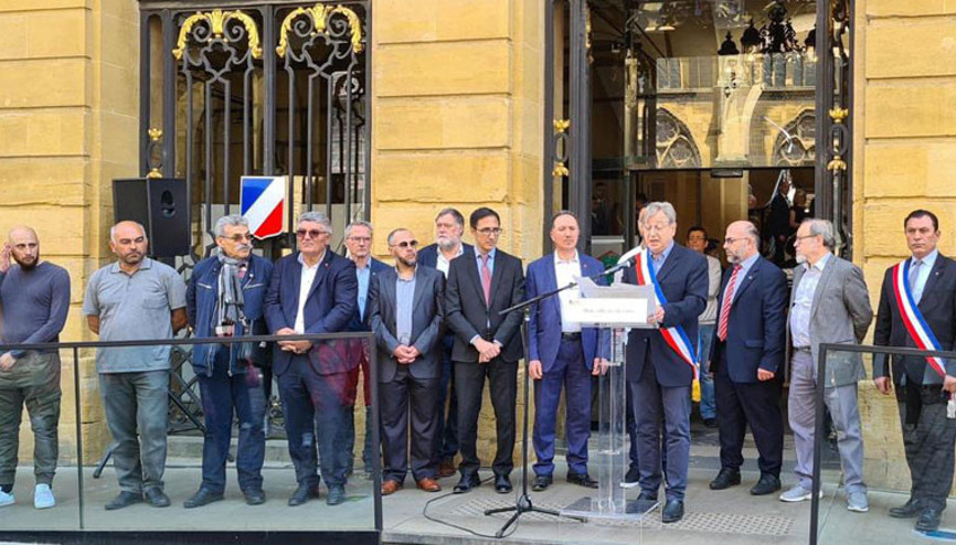 Fransa’da cami kundaklanması protesto edildi