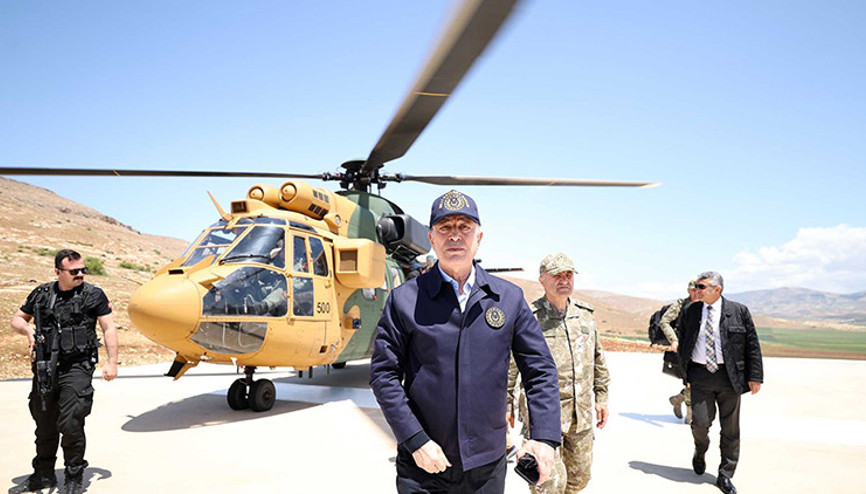 Bakan Akardan komutanlarla hudut hattında denetleme