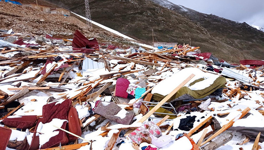 Rize’de çığ düşen yaylada 9 evde hasar oluştu