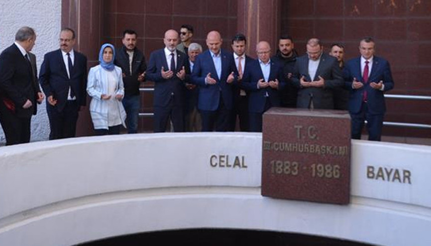 Bakan Soylu  3. Cumhurbaşkanı Celal Bayarın anıt mezarını ziyaret etti