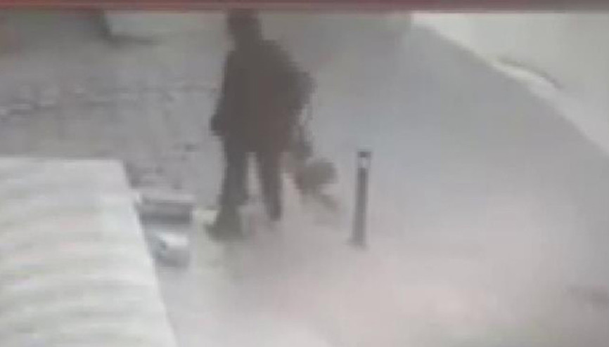 Çaldıkları bebek arabasını satmaya çalışırken sahibine yakalandılar