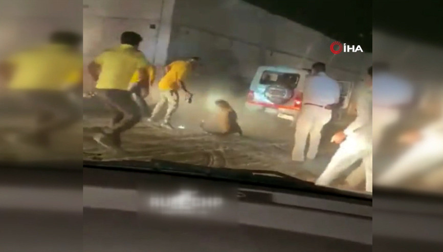 Hindistanda yakalamaya çalıştığı leopar, polise saldırdı