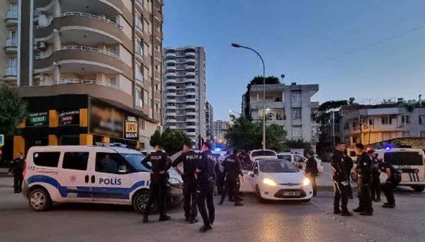 Adanada polisten kaçış kazayla bitti