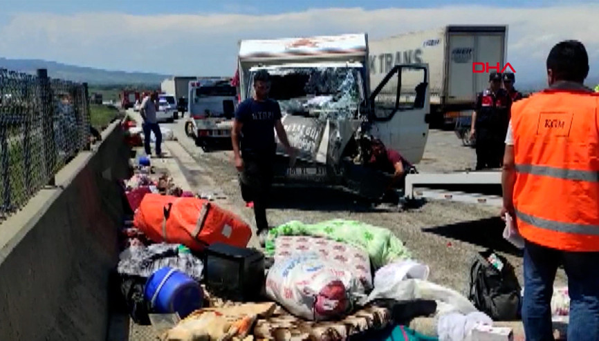 Mevsimlik işçileri taşıyan kamyonet devrildi