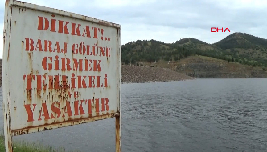 Seyhan Baraj Gölünde su seviyesi yükseldi Kafeler sular altında kaldı Seyhan Baraj Gölünde su seviyesi yükseldi Kafeler sular altında kaldı