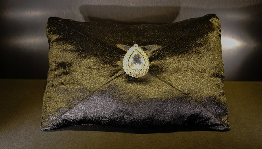 Son dakika... Kaşıkçı Elması kayboldu iddialarına Milli Saraylardan yalanlama