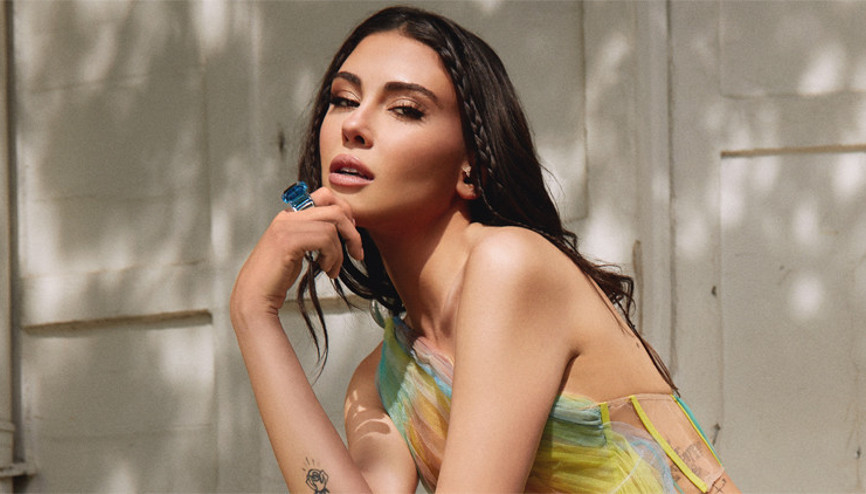 Dilara Aksüyek: Aşk parfüm gibi uçup gidiyor