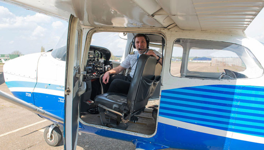 İngiltere’de Türk pilot, çocukları semalarla tanıştırdı