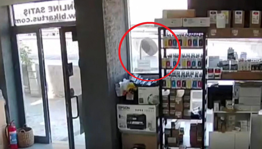 Tekerlek paniği Dükkan sahibi durdurdu