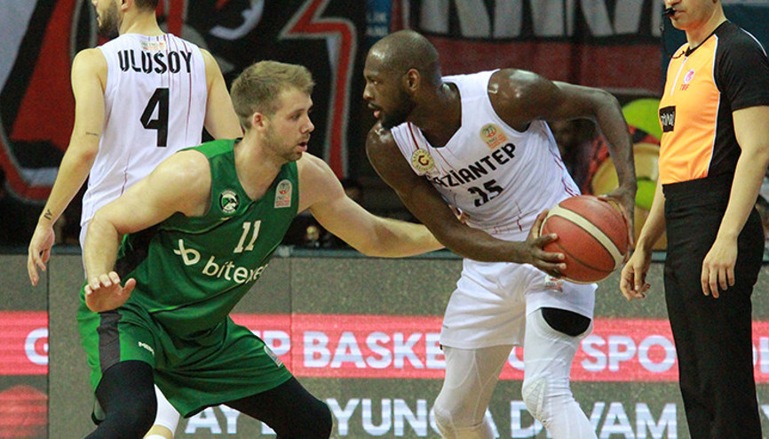 Darüşşafaka yarı finalde