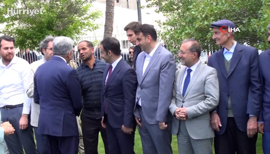 Vali Bilmez Vanlılarla vedalaştı: “Van’daki bütün gelişmeleri takip edeceğim” Vali Bilmez Vanlılarla vedalaştı: “Van’daki bütün gelişmeleri takip edeceğim”