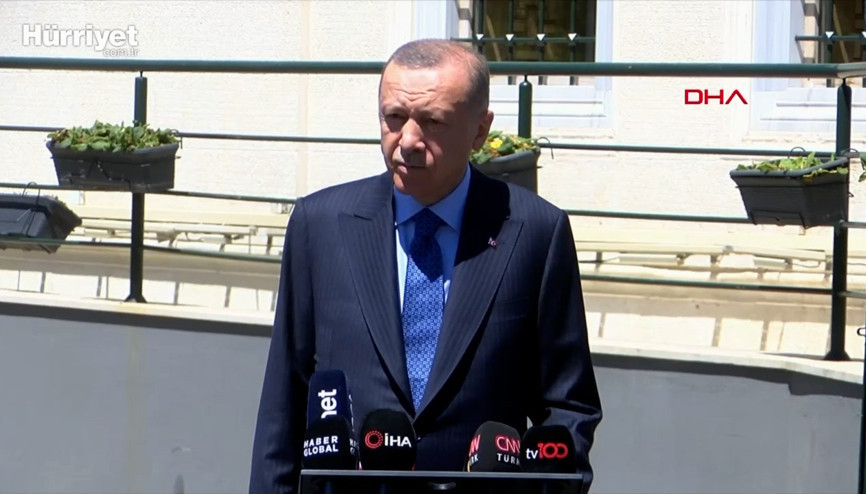 Cumhurbaşkanı Erdoğan cuma namazı sonrasında gazetecilerin sorularını yanıtladı