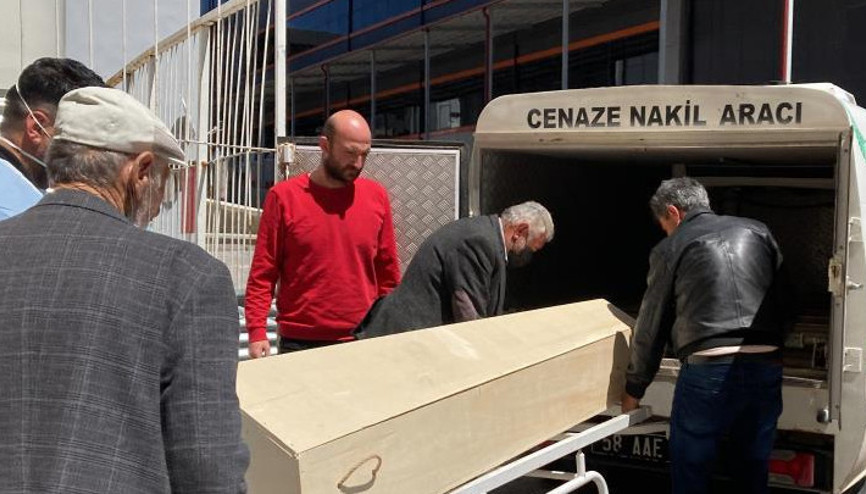 Sivasta korkunç olay Keneyi eliyle ezince hayatını kaybetti