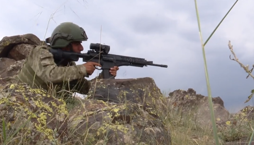 Terör örgütüne darbe... MSB duyurdu: Taciz ateşi açan 12 terörist etkisiz hale getirildi