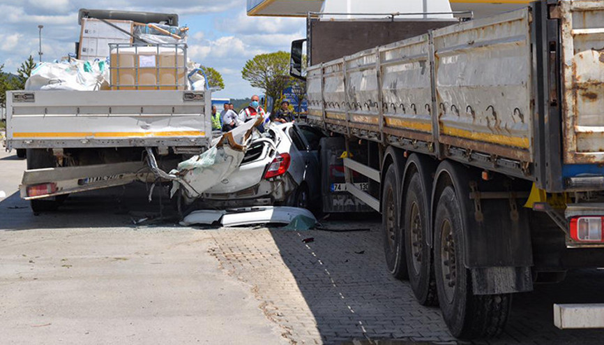 Dinlenme tesisinde feci kaza TIRlara çarptı: 3 kişi hayatını kaybetti