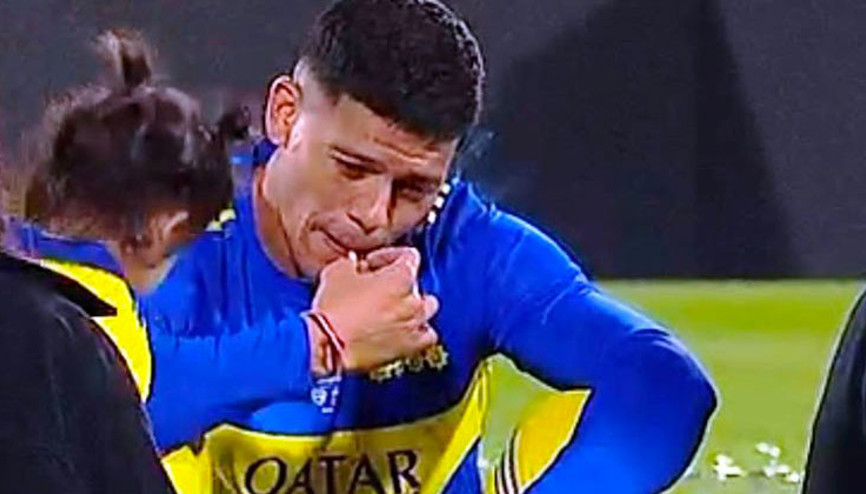 Marcos Rojo şampiyonluk kutlamasında sigara içti