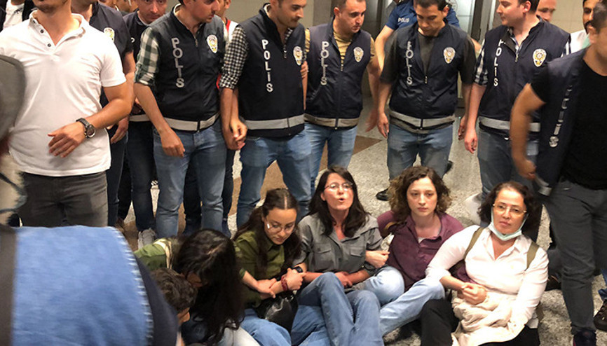 Nuriye Gülmen’e örgüt üyeliğinden 10 yıl hapis cezası Nuriye Gülmen’e örgüt üyeliğinden 10 yıl hapis cezası