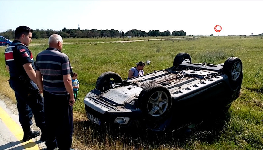 Emniyet kemeri sayesinde takla atan araçtan 4 kişi burnu bile kanamadan çıktı