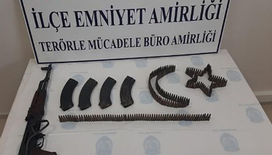 Mardinde metruk binada teröristlere ait uzun namlulu silah ve mühimmat ele geçirildi