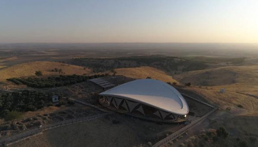 Göbeklitepe açıklaması: İlk kez insanların aynı noktada yıl boyu yaşadıkları yerlerden biri. Kazılar onlarca yıl sürebilir