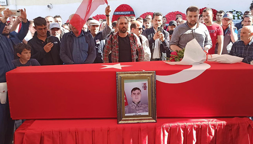 Şehit Sözleşmeli Er Mehmet Meral gözyaşlarıyla son yolculuğuna uğurlandı