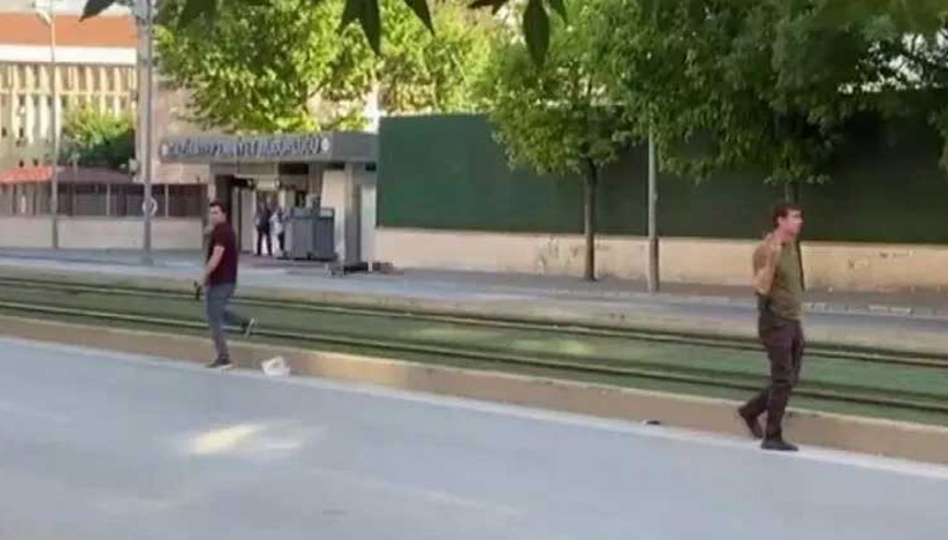 Gaziantep Emniyet Müdürlüğü önünde canlı bomba vurularak etkisiz hale getirildi