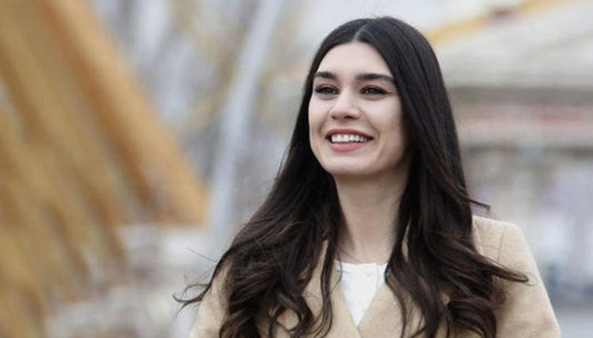 Burcu Kıratlı kimdir, nereli, kaç yaşında Burcu Kıratlı dizileri ve filmleri