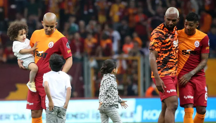 Son dakika: Ryan Babel de Sofiane Feghouli de İstanbul’u bırakmıyor | Transfer haberi