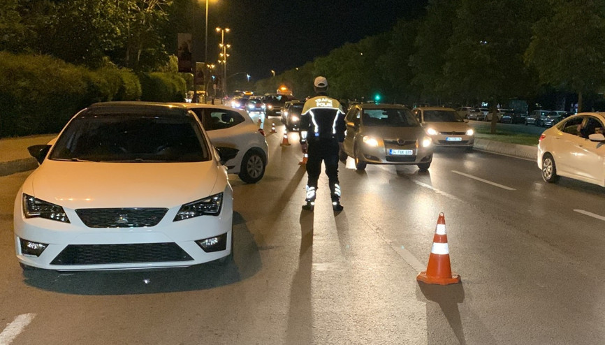 Kartal sahil yolunda araç denetimi