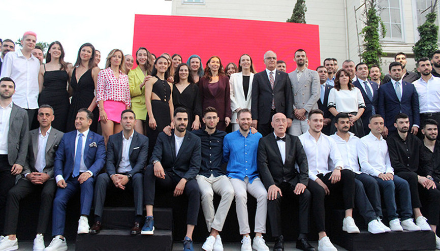 TVF Milli Takım sezonuna merhaba gecesi yapıldı TVF Milli Takım sezonuna merhaba gecesi yapıldı