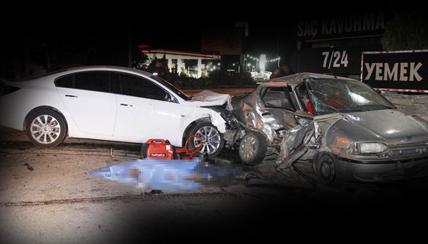 Can pazarı yaşandı, 4 kişi öldü Sürücü 16 yaşında, ehliyetsiz ve alkollü çıktı Can pazarı yaşandı, 4 kişi öldü Sürücü 16 yaşında, ehliyetsiz ve alkollü çıktı
