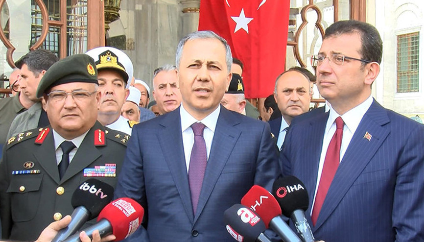 Fatih Sultan Mehmet türbesinde anma