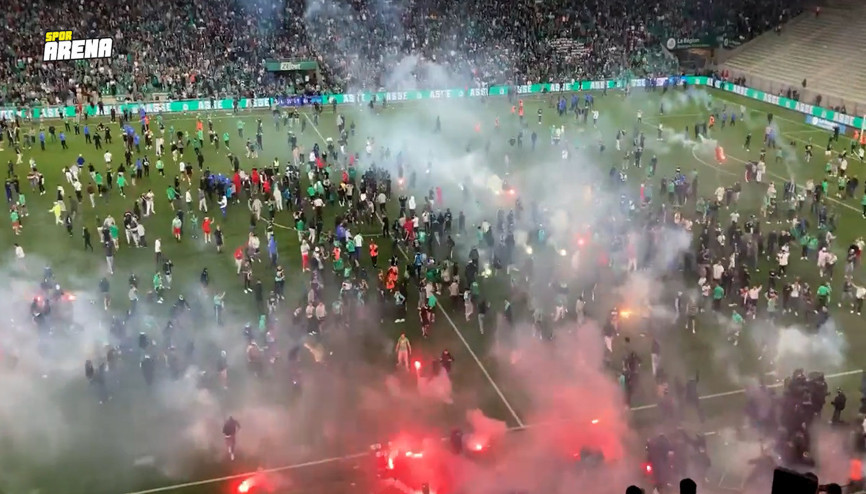 Fransadaki Auxerre - Saint-Etienne maçında büyük olaylar çıktı