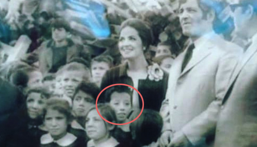 Türkan Şorayın tam önündeyim