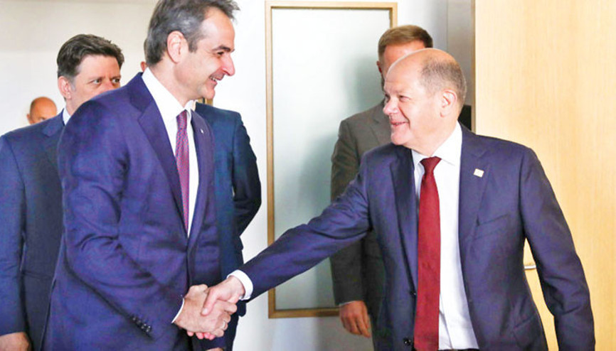 Nereye gitse ‘Mavi Vatan’ı şikâyet ediyor... Haritayı Scholz’a da gösterdi